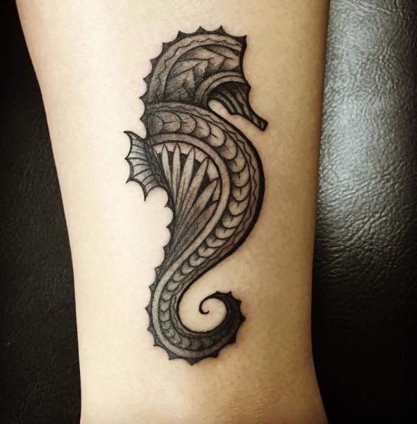 21 seahorse tattoos - as a tattoo the animal stands for endurance