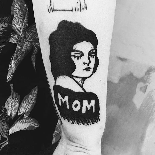 85 Household tattoos representing the union of family members