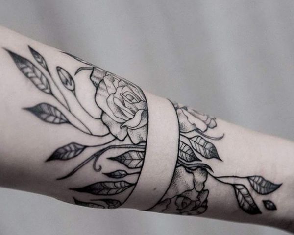 Essentially the most stunning bracelet tattoos for ladies