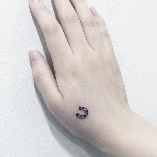 80 Tattoos on the Lovely Hand (the most effective images!)