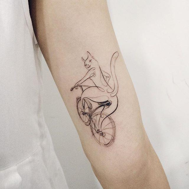 180 Delicate Feminine Tattoos - Lovely Photos