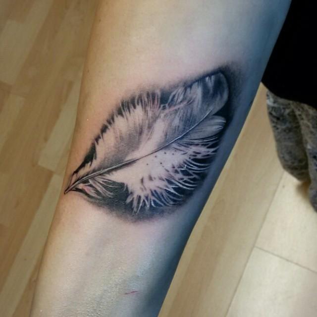 70 Feather Tattoos