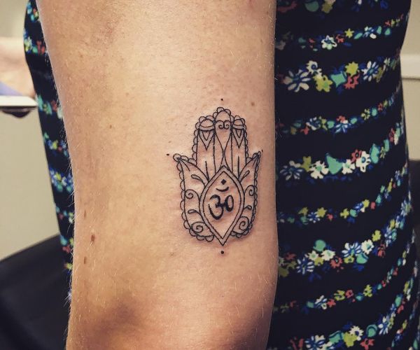 Hamsa (The Hand of Fatima) Tattoo - Which means & 30 Concepts