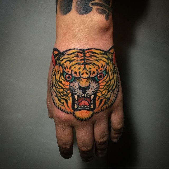 80 Tattoos on the Lovely Hand (the most effective images!)