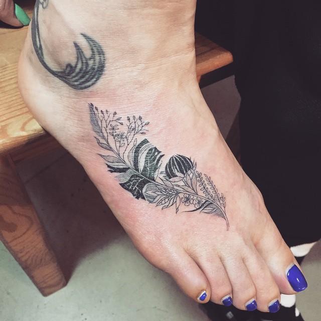 100 Tattoos on the Foot - Stunning and Inspiring Photographs