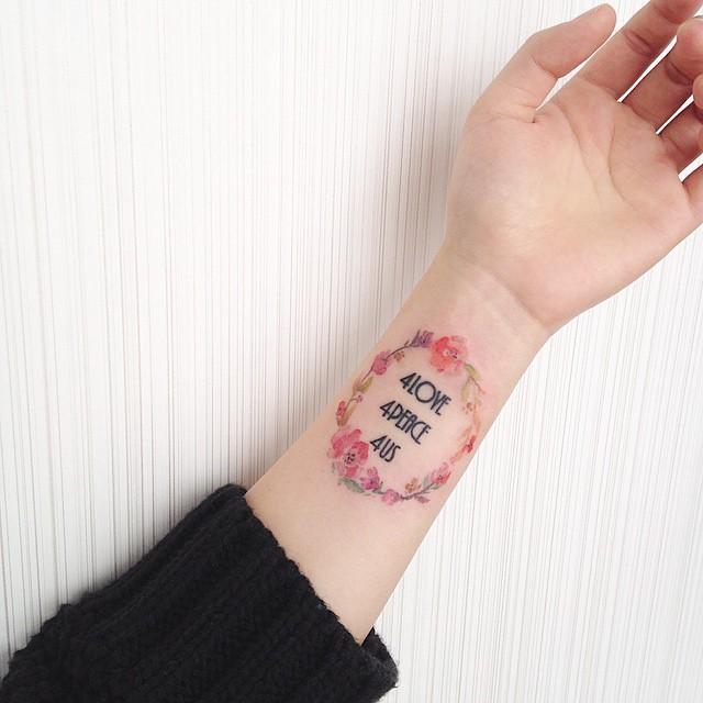 180 Delicate Feminine Tattoos - Lovely Photos