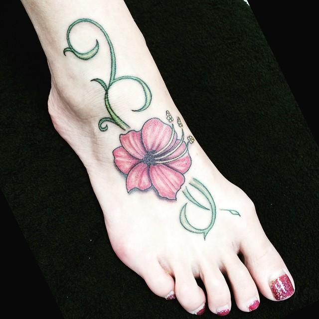 100 Tattoos on the Foot - Stunning and Inspiring Photographs