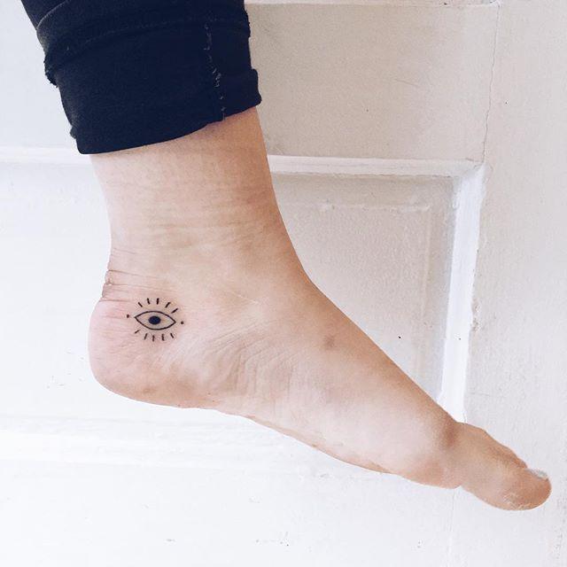 100 Tattoos on the Foot - Stunning and Inspiring Photographs