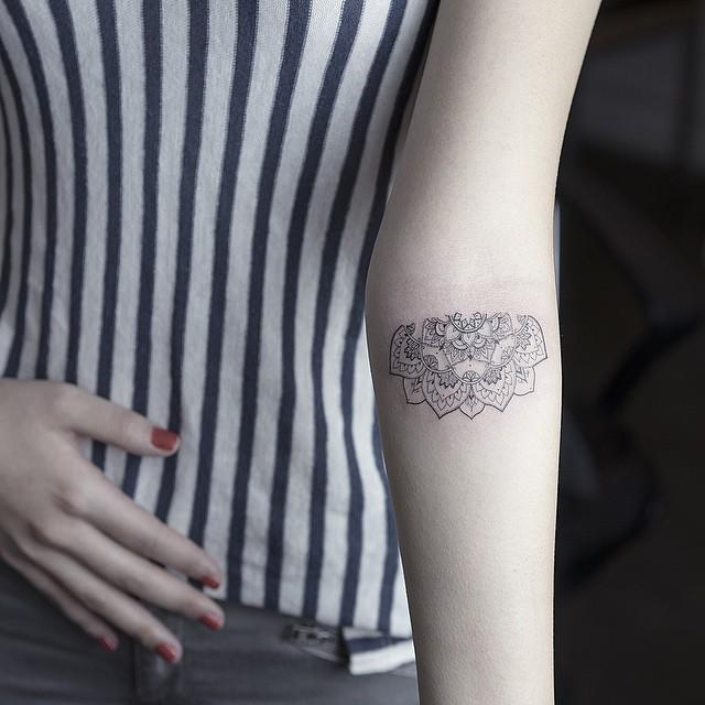 180 Delicate Feminine Tattoos - Lovely Photos