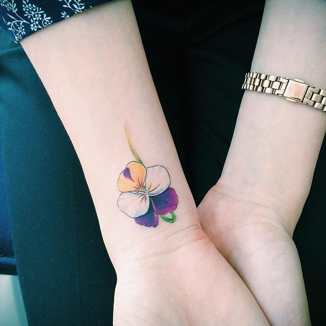 180 Delicate Feminine Tattoos - Lovely Photos