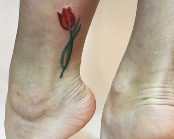 24 stunning tulip tattoos and their meanings