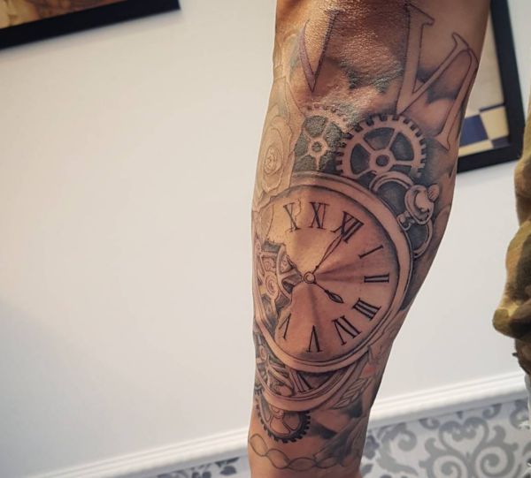 Watch Tattoos: 25 Concepts, Meanings, Photos and Designs