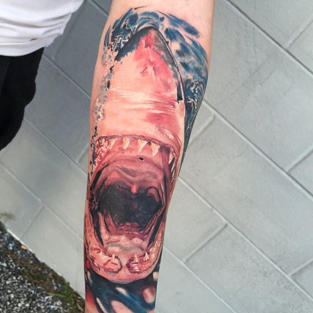 70 Shark Tattoos (the most effective images!)