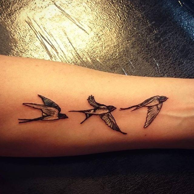 60 Swallow Tattoos