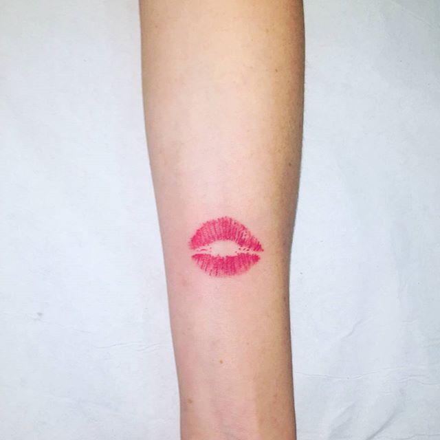 180 Delicate Feminine Tattoos - Lovely Photos