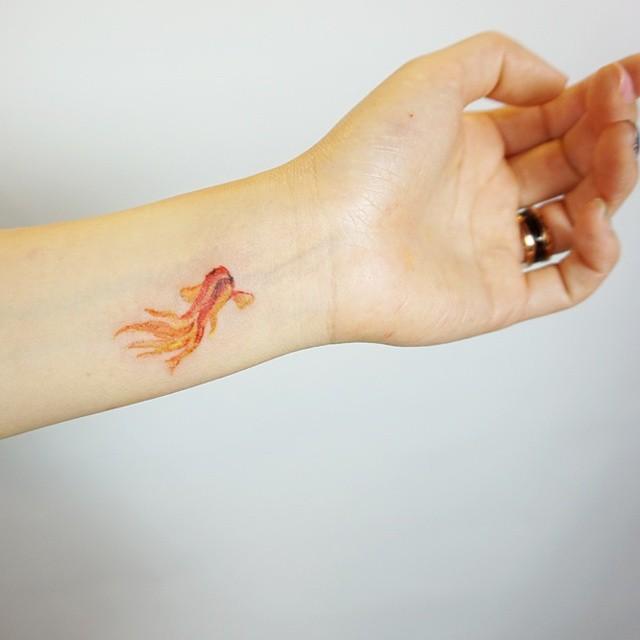 180 Delicate Feminine Tattoos - Lovely Photos