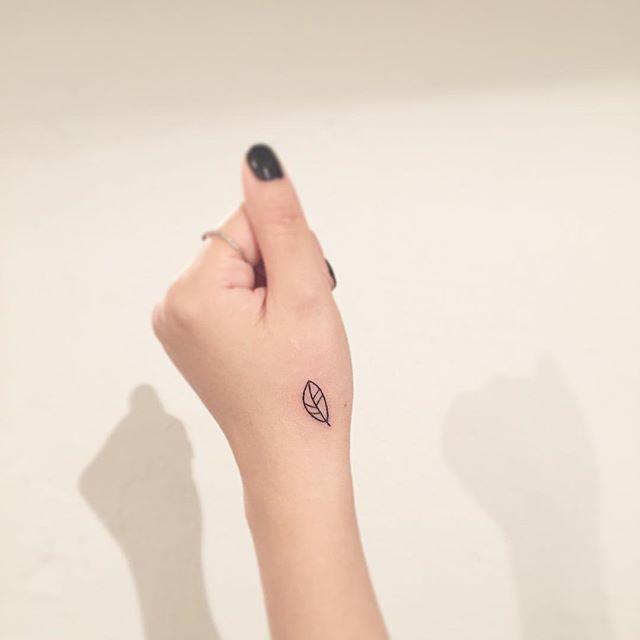 80 Tattoos on the Lovely Hand (the most effective images!)