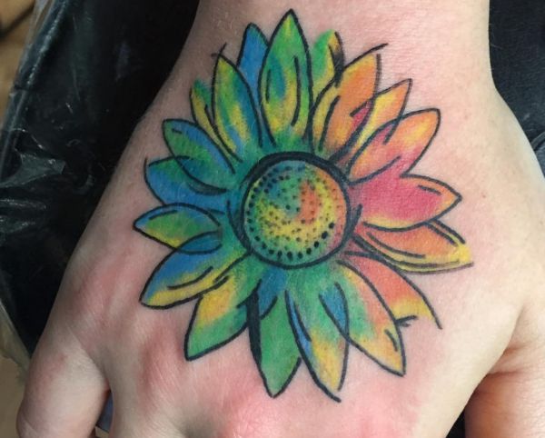 33 stunning daisy tattoos and their meanings