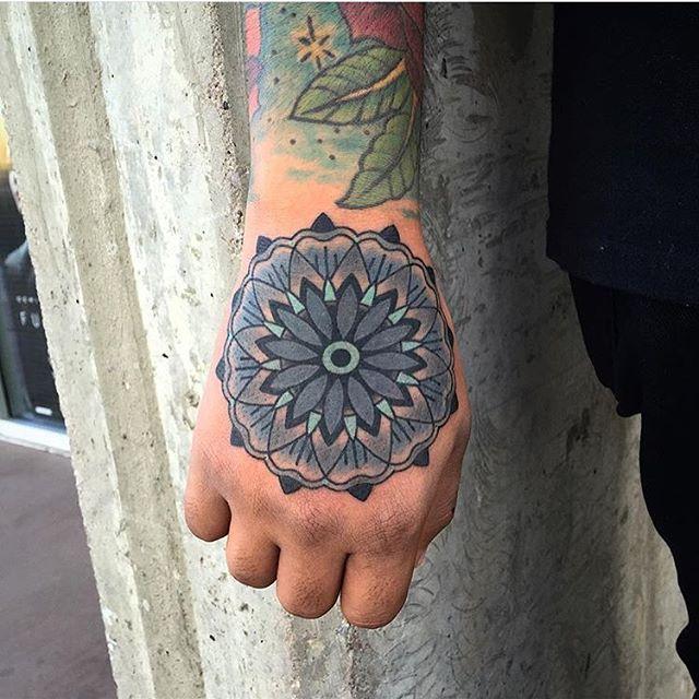 80 Tattoos on the Lovely Hand (the most effective images!)