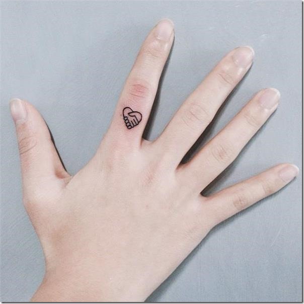 Finger Tattoos - Stunning and Inventive Fashions