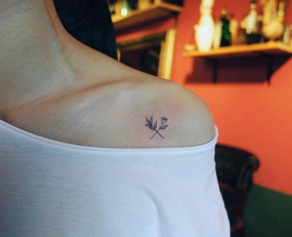 Small And Delicate Shoulder Tattoos For Girls Nexttattoos