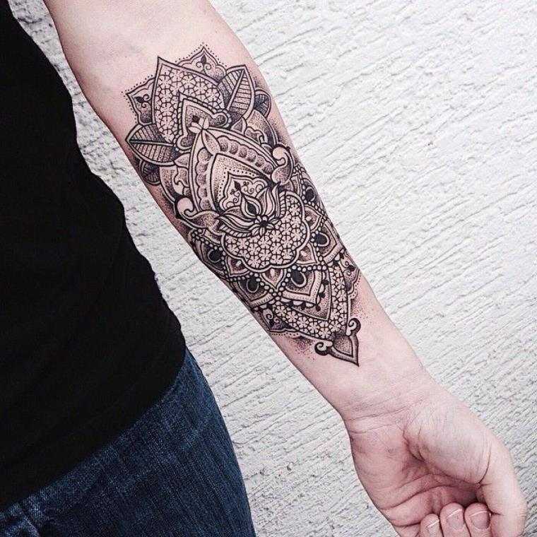 Ladies's forearm tattoo in all its kinds - uncover!