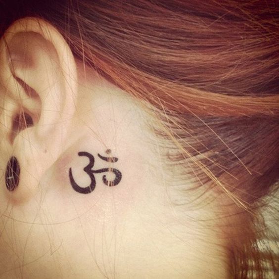 30+ Minimalist Tattoo Concepts for the Ears