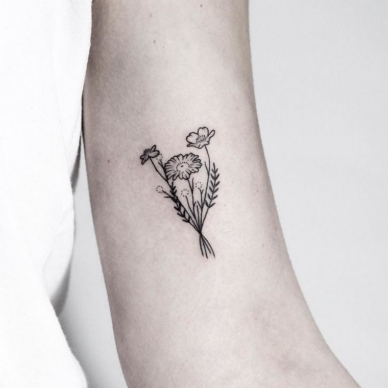 Flower tattoo: concepts, meanings and picture choice