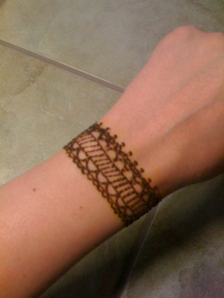 Tattoo bracelet: magnificence or vogue?  It is as much as you to reply it!