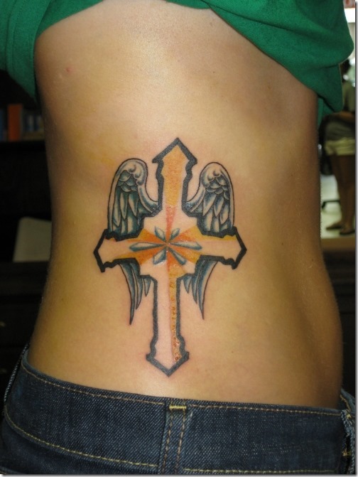 Lovable Cross Tattoo Concepts for Women