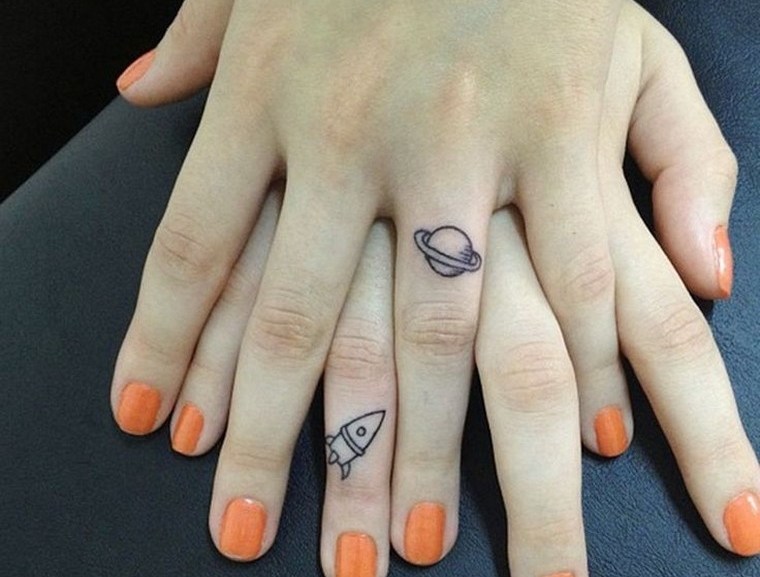Finger tattoo: concepts for a discreet and trendy tattoo