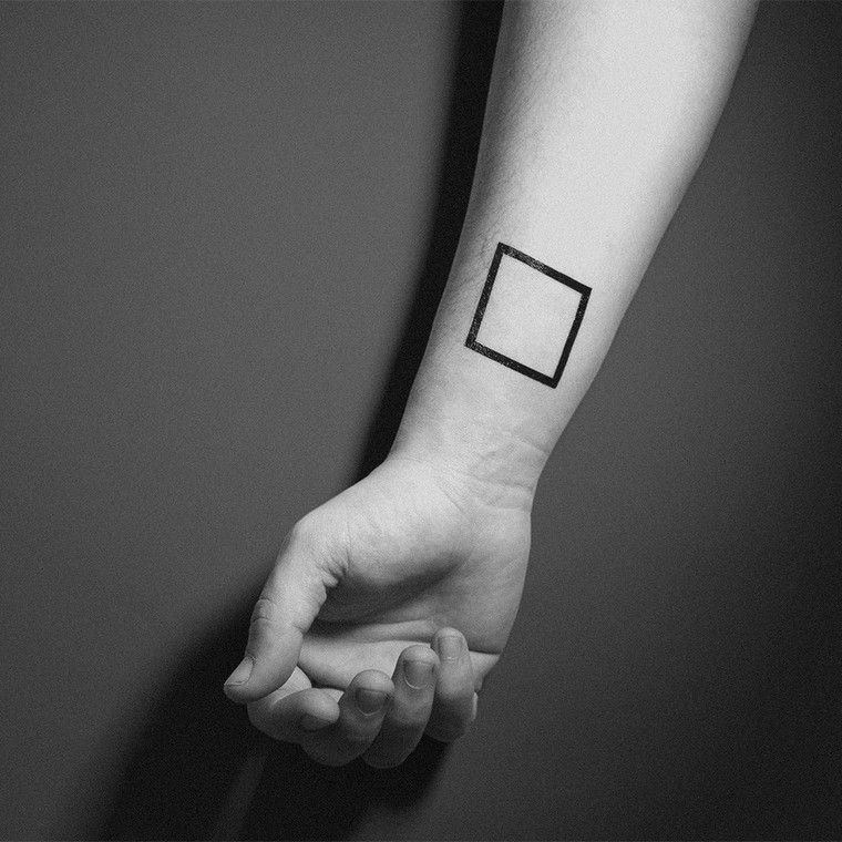 Geometric tattoo: meanings and concepts in footage