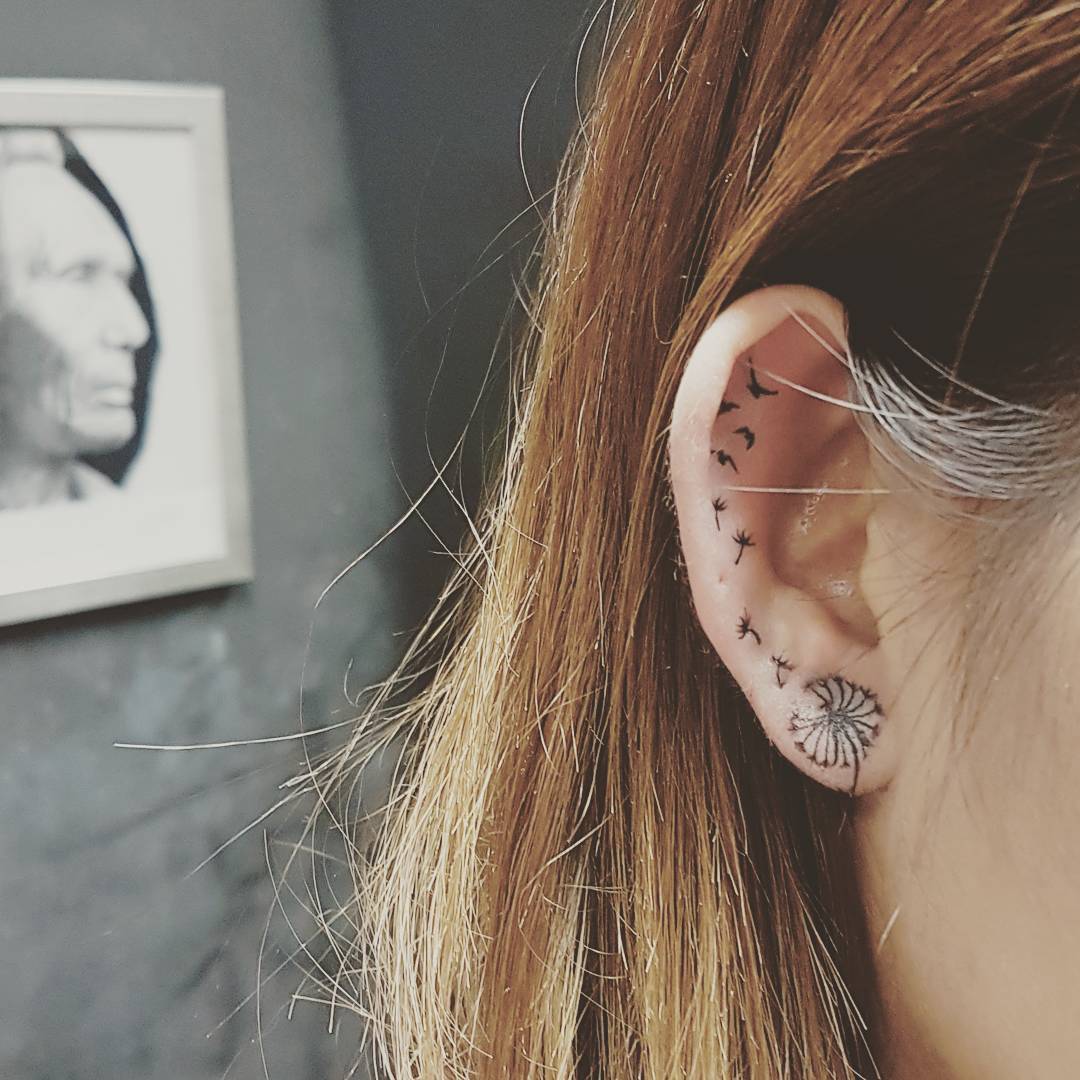 30+ Minimalist Tattoo Concepts for the Ears