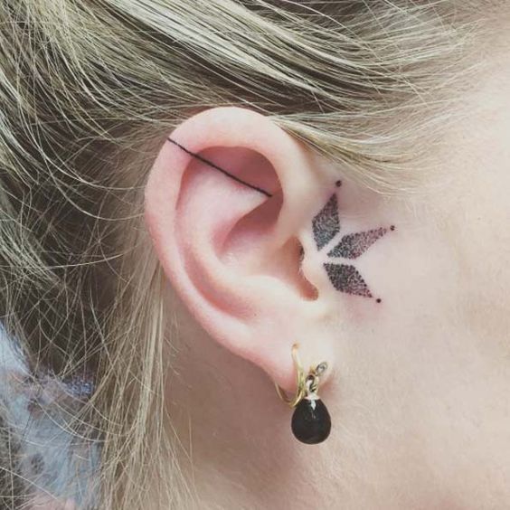 30+ Minimalist Tattoo Concepts for the Ears