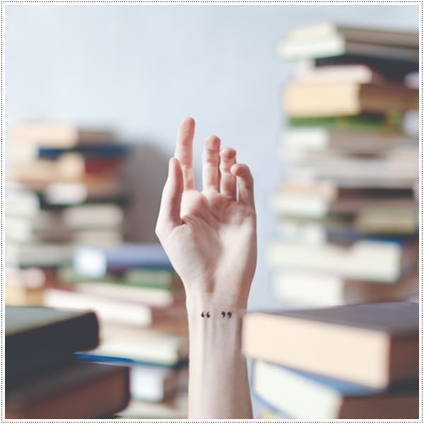 115 Small tattoos with letters and symbols for girls