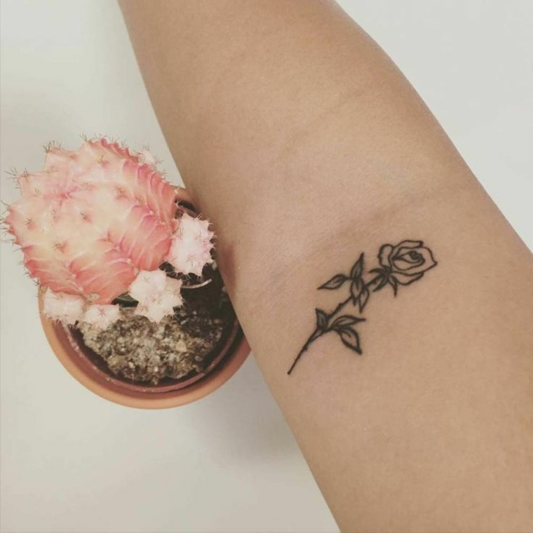 Pink tattoo: 20 concepts for a classy and minimalist tattoo