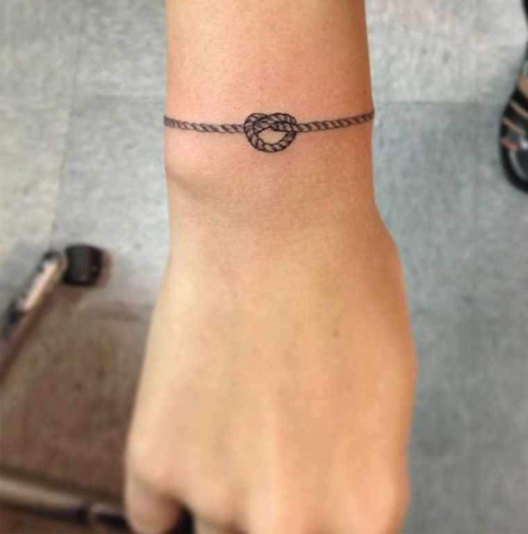 Tattoo bracelet: magnificence or vogue?  It is as much as you to reply it!