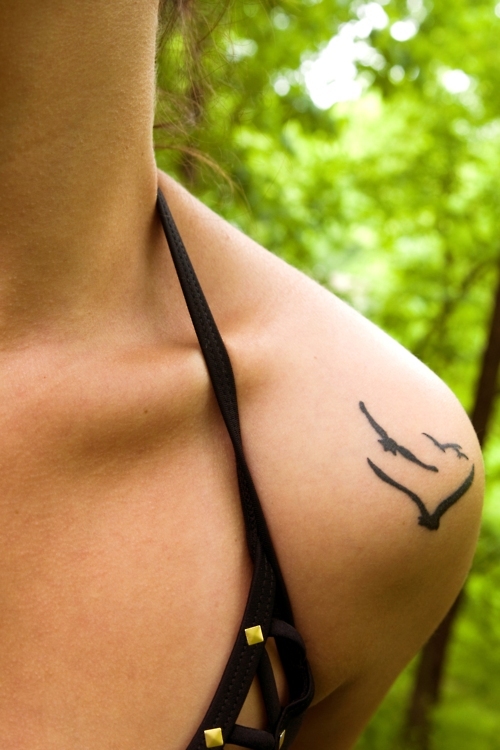 Small and delicate shoulder tattoos for girls