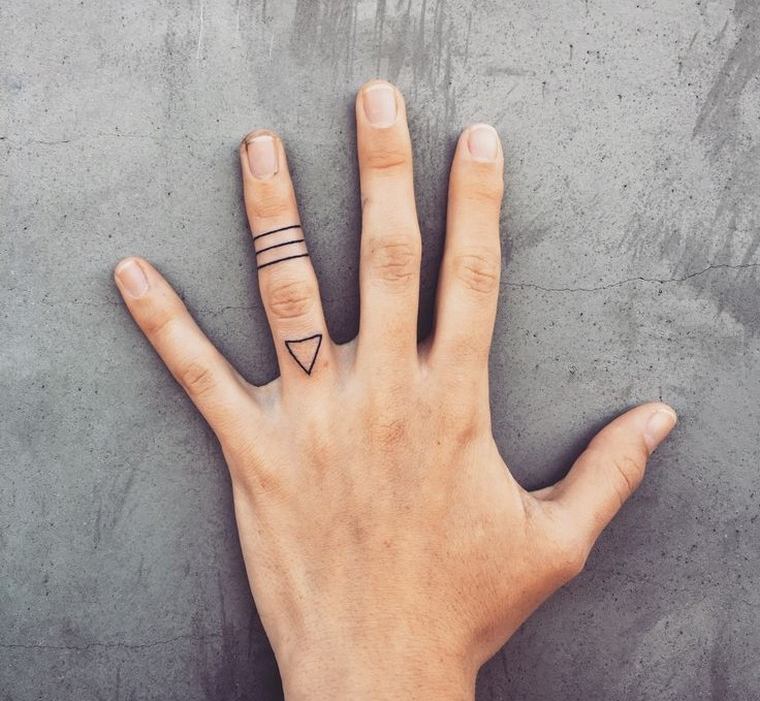 Finger tattoo: concepts for a discreet and trendy tattoo