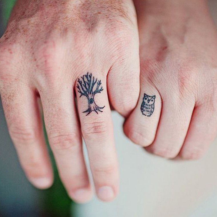 Finger tattoo: concepts for a discreet and trendy tattoo