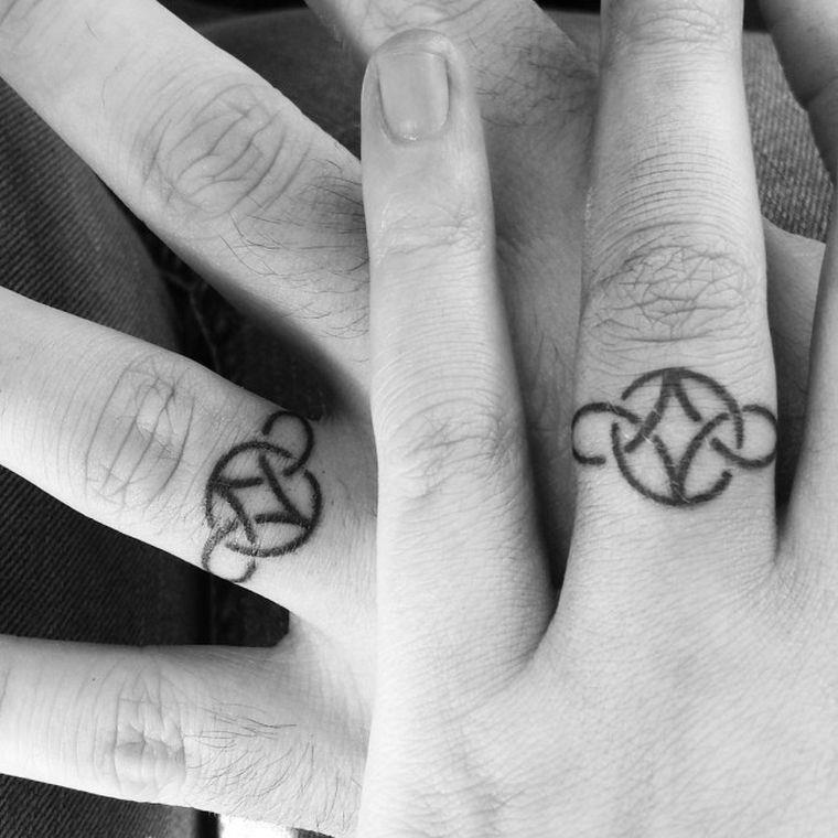 Tattoo finger lady and man who exchange the alliance for all times