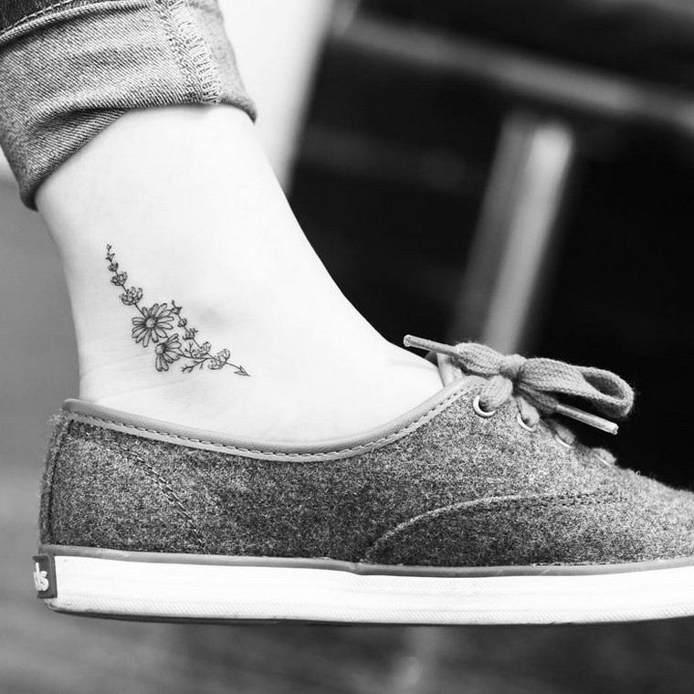 Ankle tattoo: small, delicate and excellent for summer time - Nexttattoos