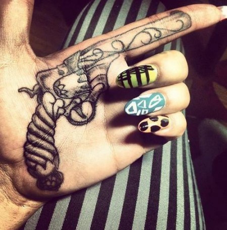 225 Tattoos on the hand, wrist and fingers for girls