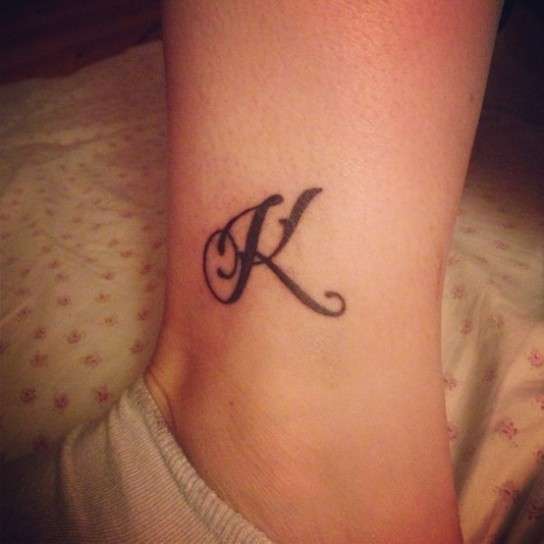 115 Small tattoos with letters and symbols for girls