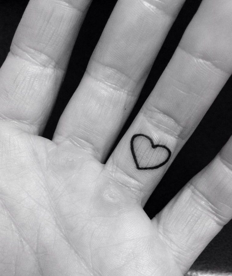 Coronary heart tattoo: concepts for a classy little tattoo