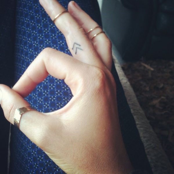 115 Small tattoos with letters and symbols for girls