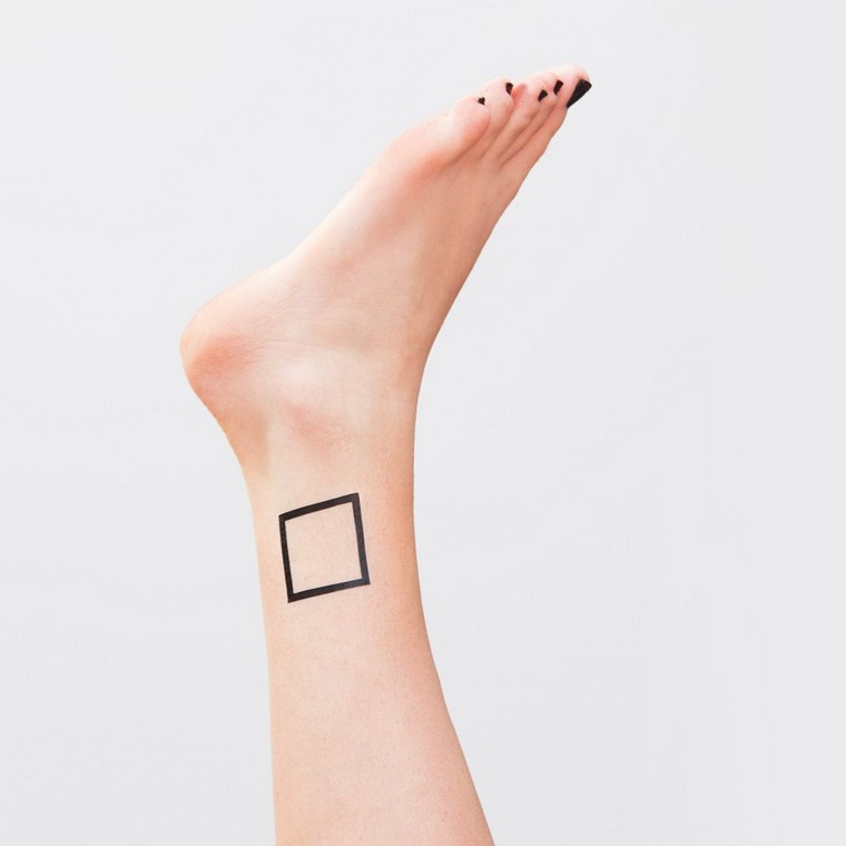 Geometric tattoo: meanings and concepts in footage