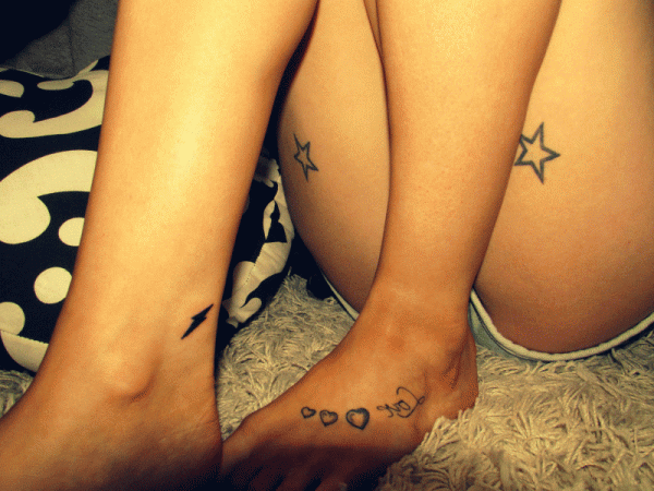 115 Small tattoos with letters and symbols for girls