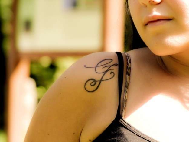 115 Small tattoos with letters and symbols for girls