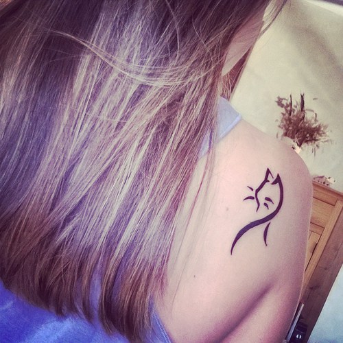 Small and delicate shoulder tattoos for girls